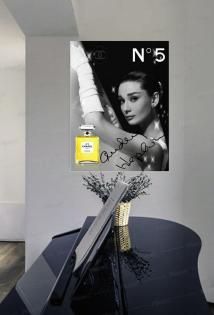 AUDREY HEPBURN Chanel No. 5. Souvenir Geschenk Rarität Deko.