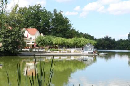 Restaurant in Wasserlage Campingplatz und Steganlagen in Brandenburg