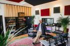 Musikproduzent sucht Tonstudio / Gewerberaum / Atelier / Studiobeteiligung